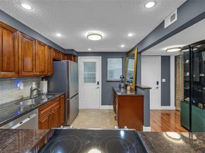 3050 NE 16th Ave 207, Oakland Park FL 33334