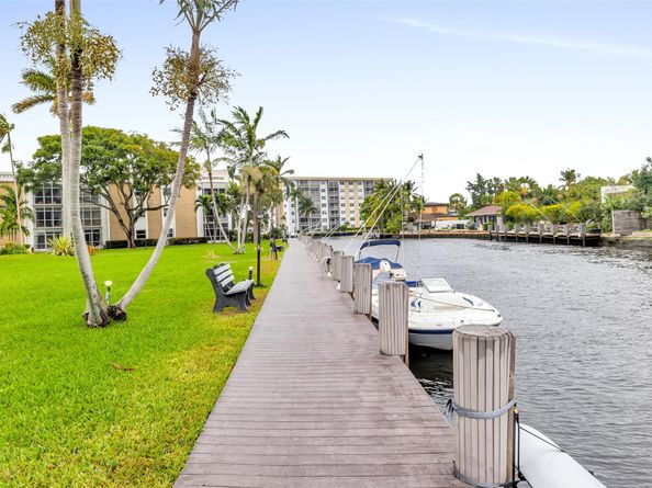 3050 NE 16th Ave 207, Oakland Park FL 33334