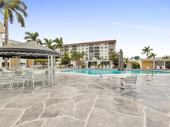 3050 NE 16th Ave 207, Oakland Park FL 33334