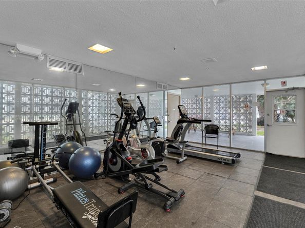 3050 NE 16th Ave 207, Oakland Park FL 33334