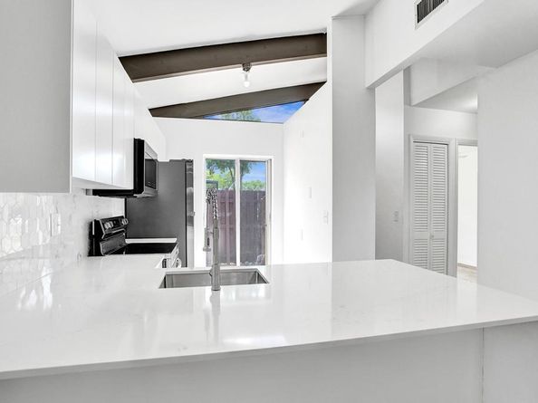 107 Fox Road 439, Hollywood FL 33024