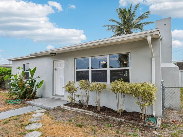 744 Dogwood Rd, West Palm Beach FL 33409