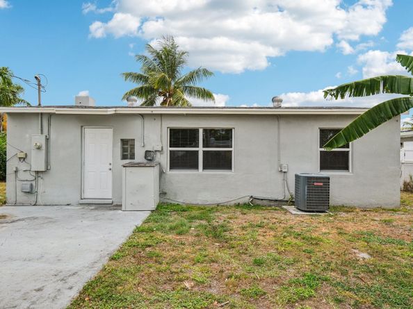 744 Dogwood Rd, West Palm Beach FL 33409