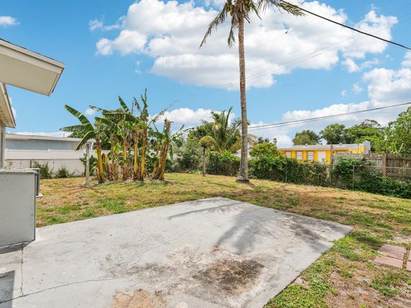 744 Dogwood Rd, West Palm Beach FL 33409