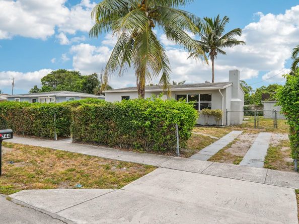 744 Dogwood Rd, West Palm Beach FL 33409