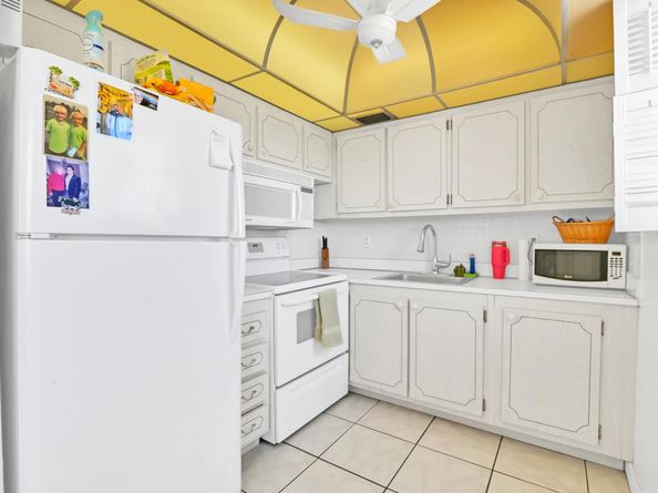 700 Village Green Court 221, Palm Springs FL 33461