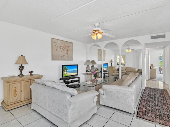 700 Village Green Court 221, Palm Springs FL 33461