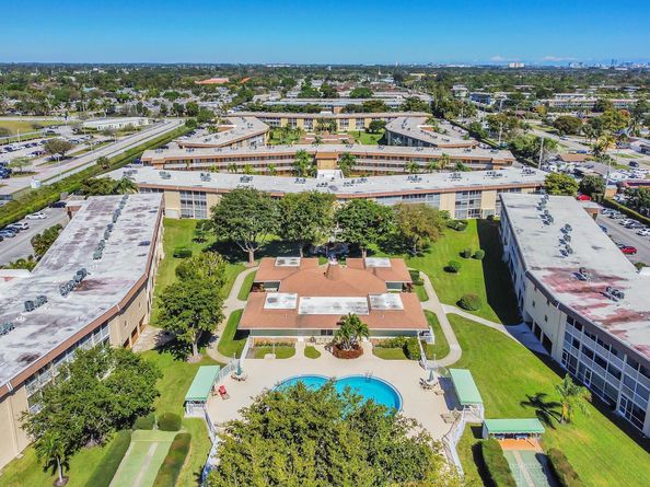 700 Village Green Court 221, Palm Springs FL 33461