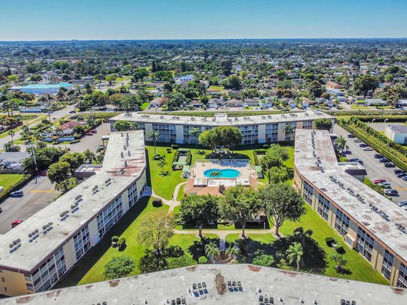 700 Village Green Court 221, Palm Springs FL 33461