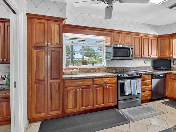 1095 Hibiscus Lane, Delray Beach FL 33444