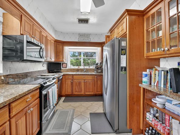1095 Hibiscus Lane, Delray Beach FL 33444