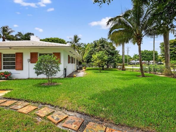 1095 Hibiscus Lane, Delray Beach FL 33444