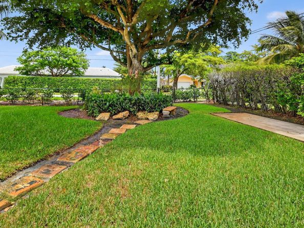 1095 Hibiscus Lane, Delray Beach FL 33444