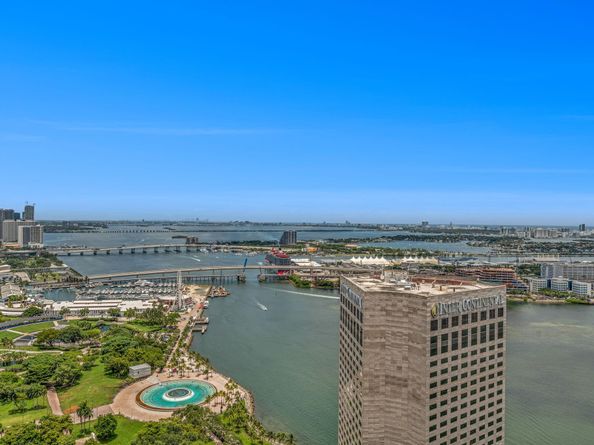 325 S Biscayne Blvd UPH14, Miami FL 33131