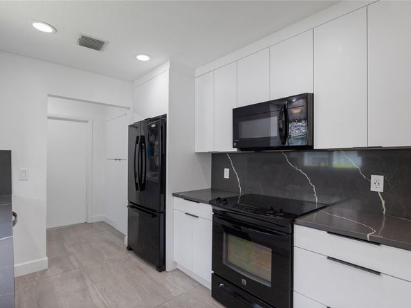 5494 Pine Cr, Coral Springs FL 33067
