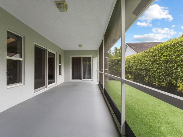 5494 Pine Cr, Coral Springs FL 33067