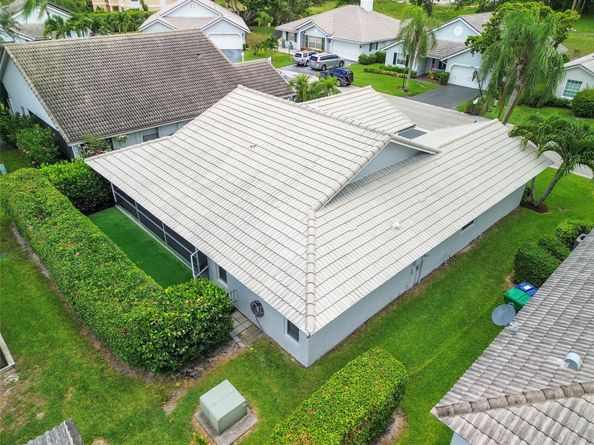 5494 Pine Cr, Coral Springs FL 33067