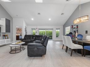 5494 Pine Cr, Coral Springs FL 33067