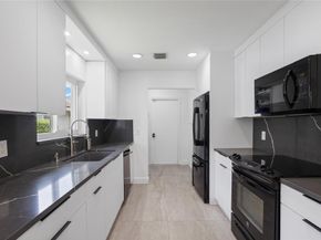 5494 Pine Cr, Coral Springs FL 33067