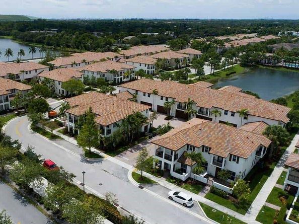 4766 Sierra Ln, Coconut Creek FL 33073