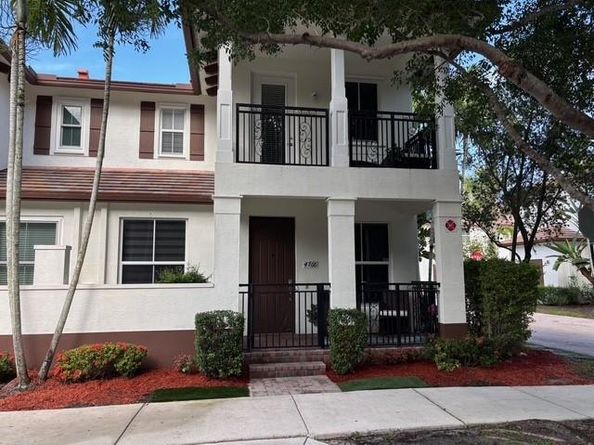 4766 Sierra Ln, Coconut Creek FL 33073