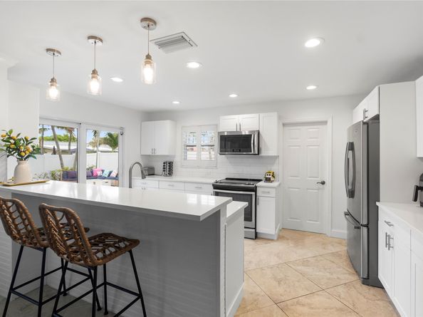 261 SE 8th St, Pompano Beach FL 33060