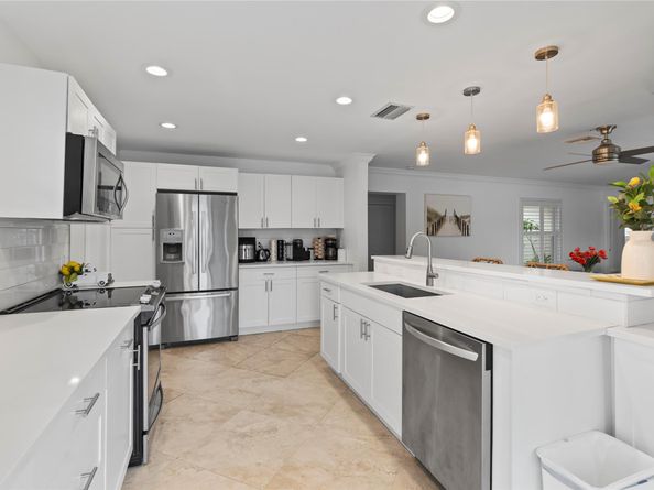 261 SE 8th St, Pompano Beach FL 33060