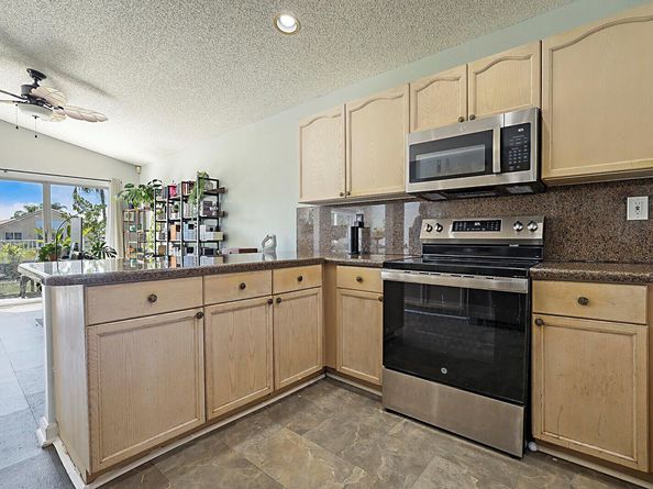 6195 Grand Cypress Circle, Lake Worth FL 33463