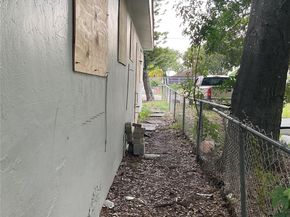 642 NW 14th Way, Fort Lauderdale FL 33311