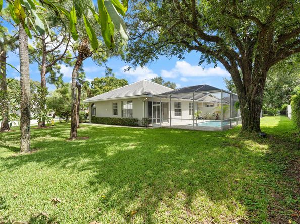 1082 Bedford Avenue, Palm Beach Gardens FL 33403