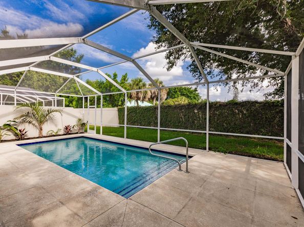 1082 Bedford Avenue, Palm Beach Gardens FL 33403