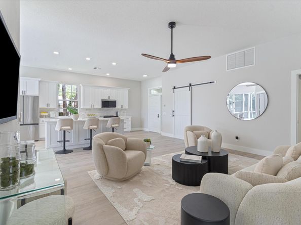 1082 Bedford Avenue, Palm Beach Gardens FL 33403