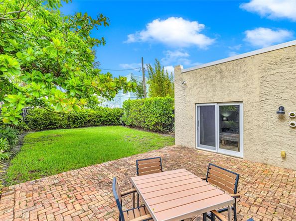 11 SE 13th St, Fort Lauderdale FL 33316