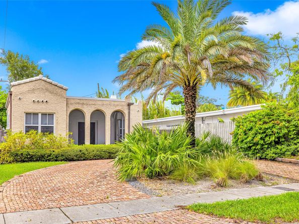 11 SE 13th St, Fort Lauderdale FL 33316
