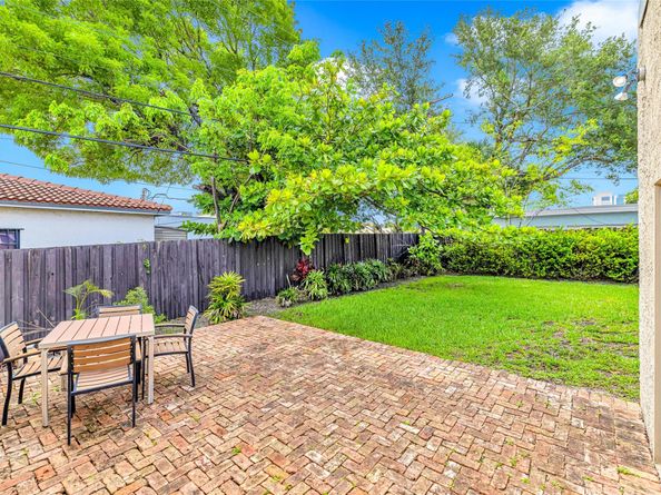 11 SE 13th St, Fort Lauderdale FL 33316