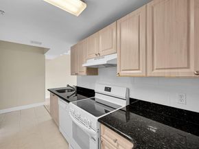 2100 Greenview Shores Boulevard 514, Wellington FL 33414