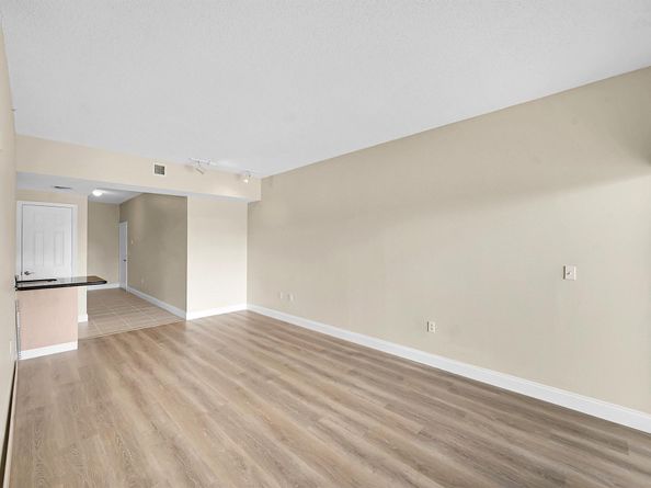 2100 Greenview Shores Boulevard 514, Wellington FL 33414