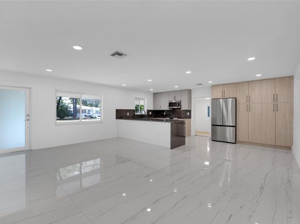 121 SE 8th St, Pompano Beach FL 33060