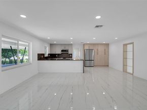 121 SE 8th St, Pompano Beach FL 33060