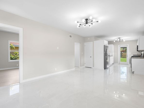 1650 Jackson St, Hollywood FL 33020