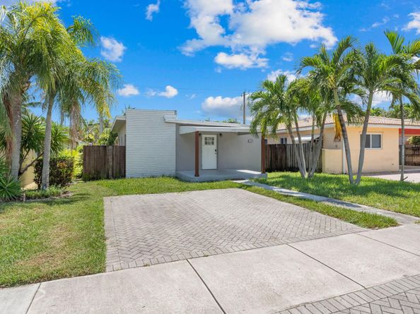 1650 Jackson St, Hollywood FL 33020