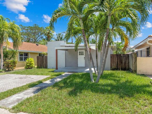 1650 Jackson St, Hollywood FL 33020