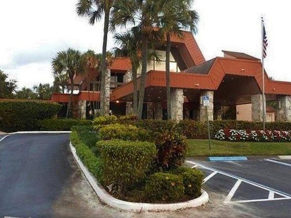 3130 Holiday Springs Blvd 308, Margate FL 33063