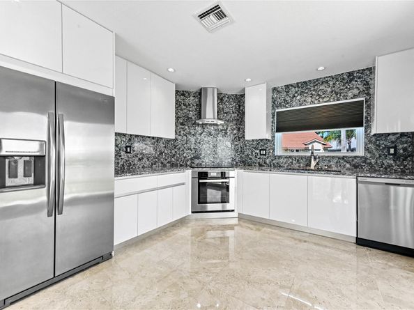 21300 Millbrook Ct, Boca Raton FL 33498