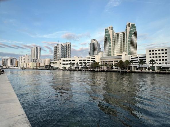 200 Leslie Dr 324, Hallandale Beach FL 33009