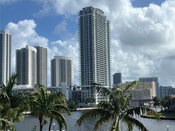 200 Leslie Dr 324, Hallandale Beach FL 33009