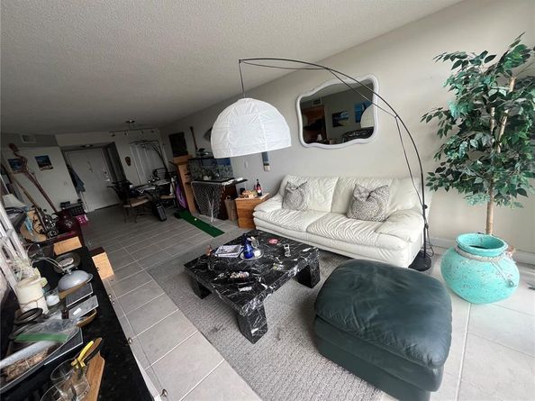 200 Leslie Dr 324, Hallandale Beach FL 33009