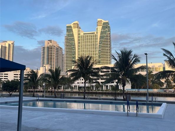 200 Leslie Dr 324, Hallandale Beach FL 33009