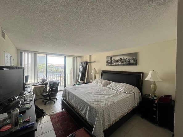 200 Leslie Dr 324, Hallandale Beach FL 33009