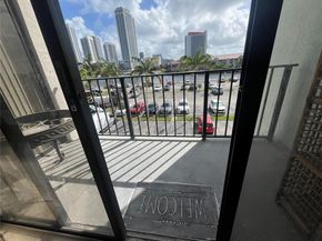 200 Leslie Dr 324, Hallandale Beach FL 33009